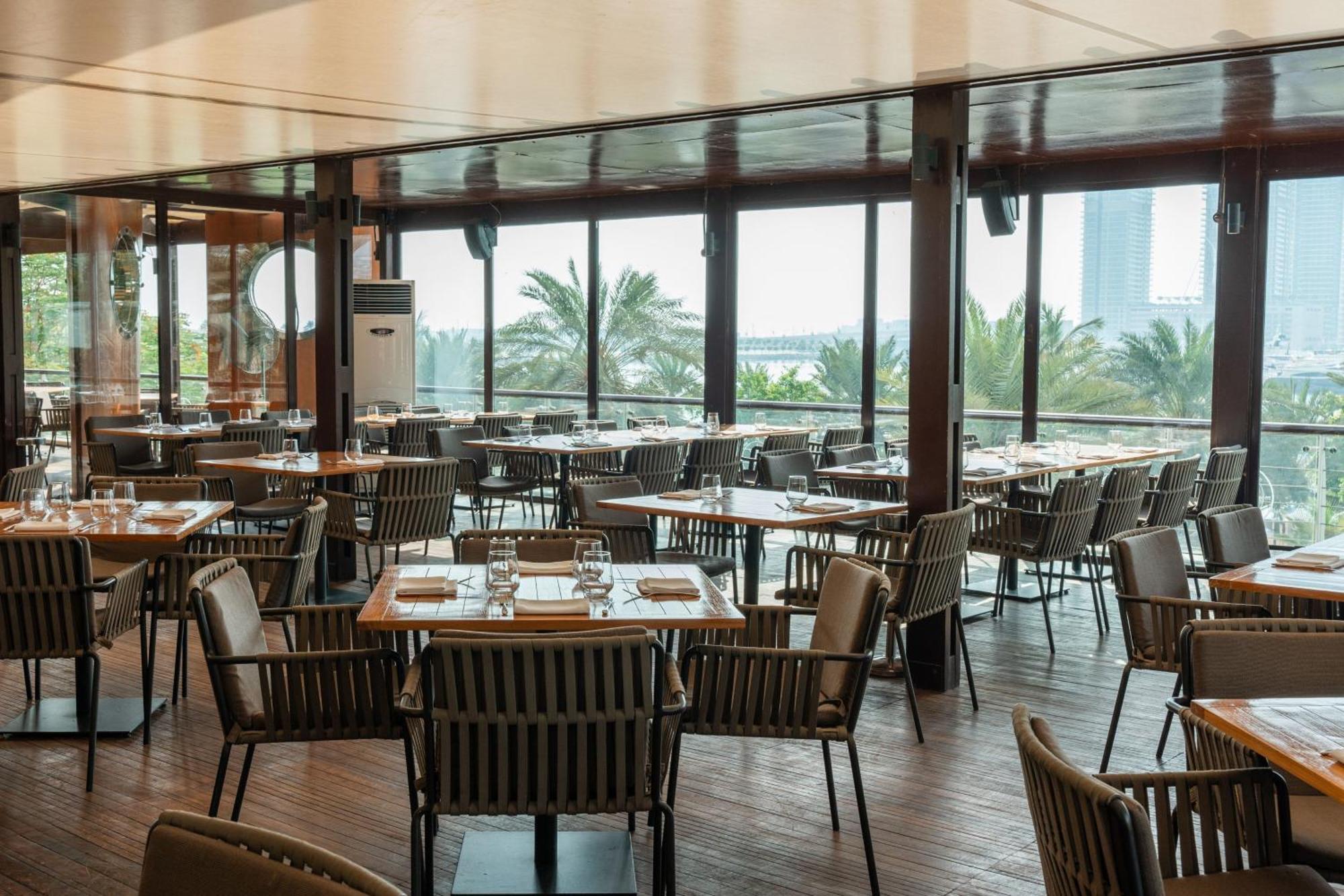 The Westin Dubai Mina Seyahi Beach Resort And Waterpark Exterior photo The interior of the restaurant