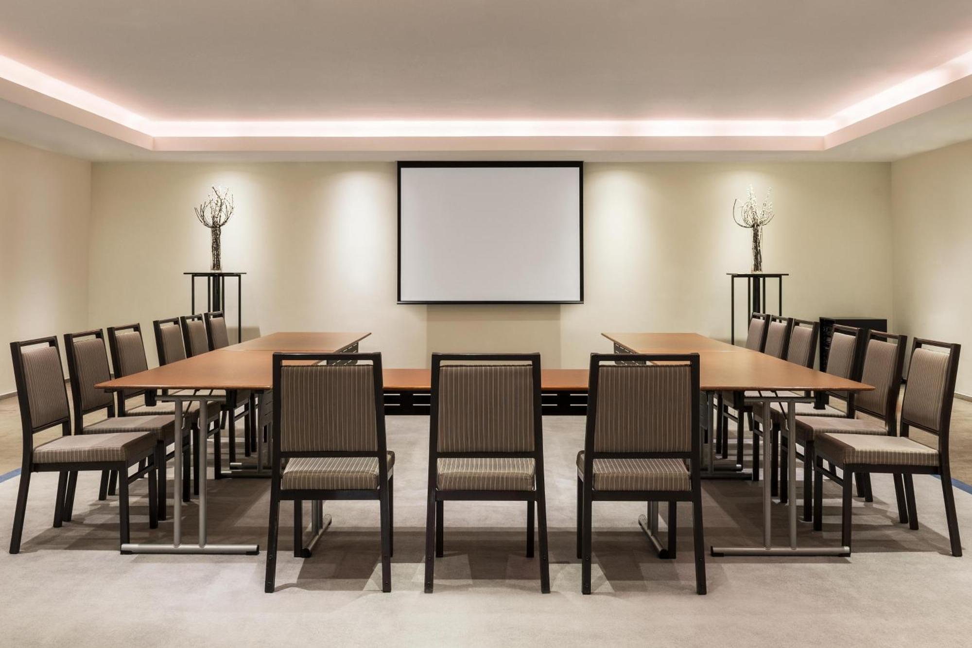 The Westin Dubai Mina Seyahi Beach Resort And Waterpark Exterior photo A meeting room at the hotel